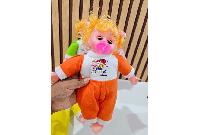 MUÑECA CON SONIDO AL AZAR MOD #NB-70