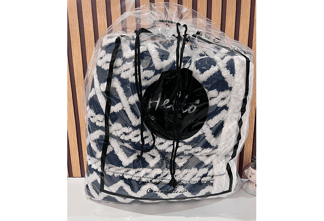 COBIJA ABORREGADA MATRIMONIAL (DISEÑO TRENZADO)200 CM X 180 CM MOD# T-30424 (AGREGAR BOLSA)