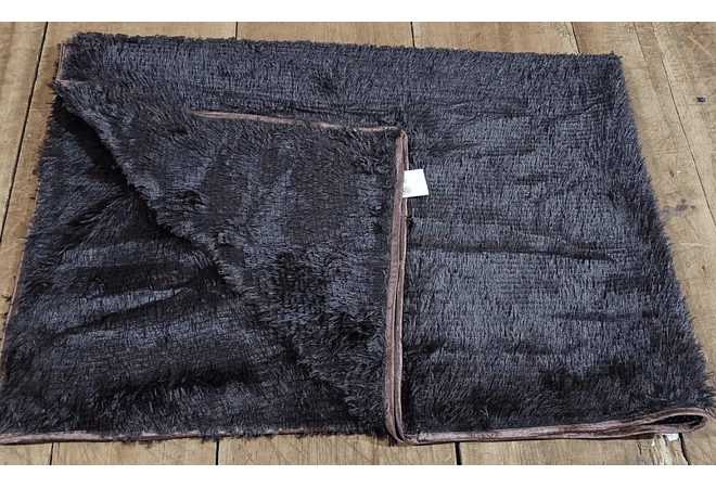 ALFOMBRA DE PISO 1.30CM X 1.90CM DE PELO ALTO