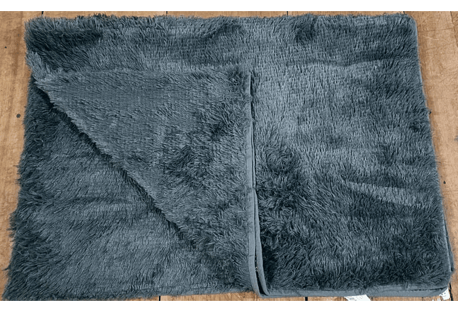 ALFOMBRA DE PISO 1.30CM X 1.90CM DE PELO ALTO