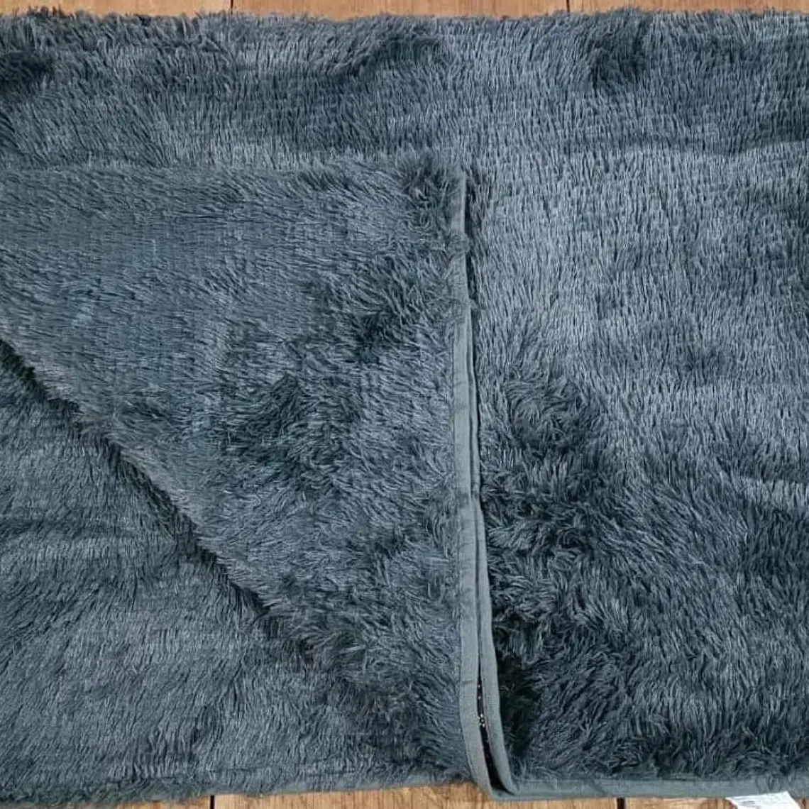 ALFOMBRA DE PISO 1.30CM X 1.90CM DE PELO ALTO 2