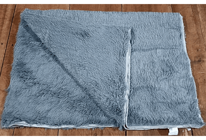 ALFOMBRA DE PISO 1.30CM X 1.90CM DE PELO ALTO