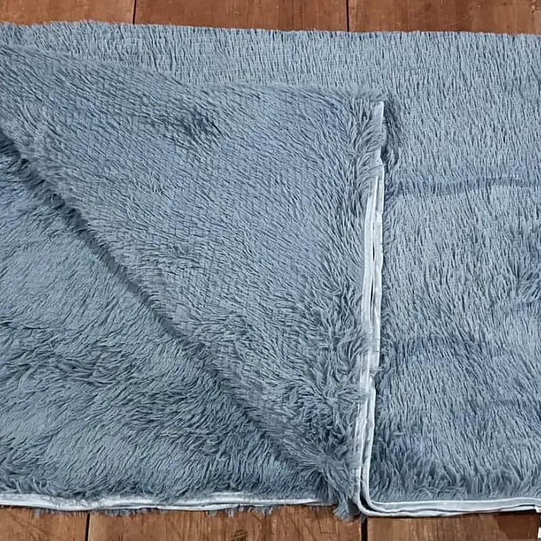 ALFOMBRA DE PISO 1.30CM X 1.90CM DE PELO ALTO 1