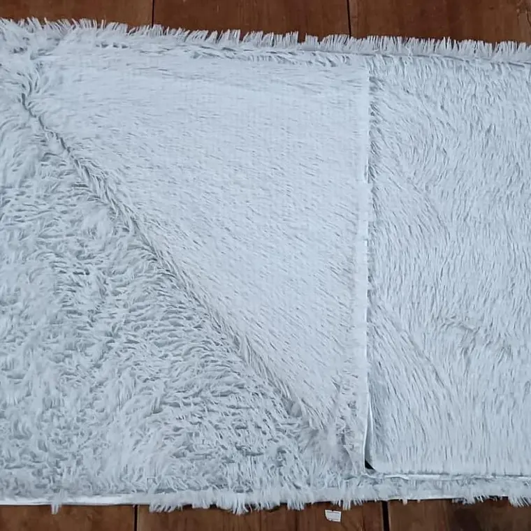 ALFOMBRA DE PISO 1.30CM X 1.90CM DE PELO ALTO 6