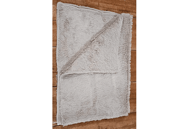 ALFOMBRA DE PISO 1.30CM X 1.90CM DE PELO ALTO