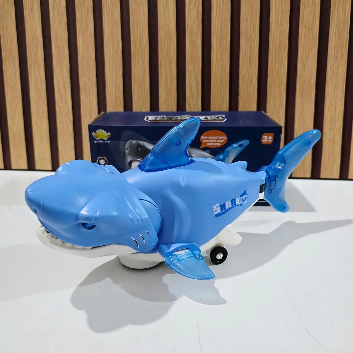 TIBURÓN CON LUZ Y SONIDO MOD# KR213181  🦈 1