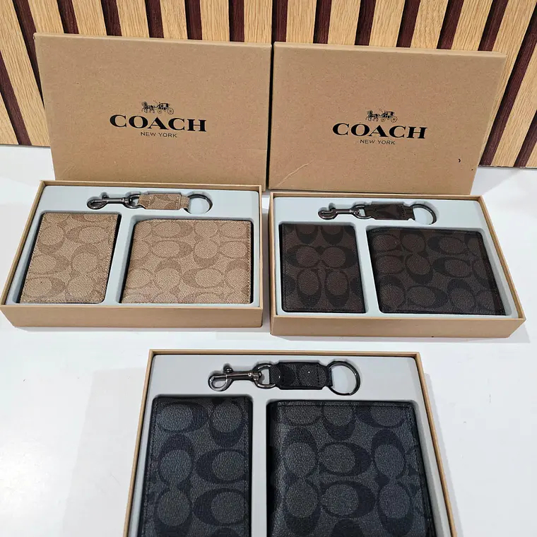 SET DE CARTERA + TARJETERO + LLAVERO IMITACIÓN COACH MOD# CHC-005 REINGRESO  3