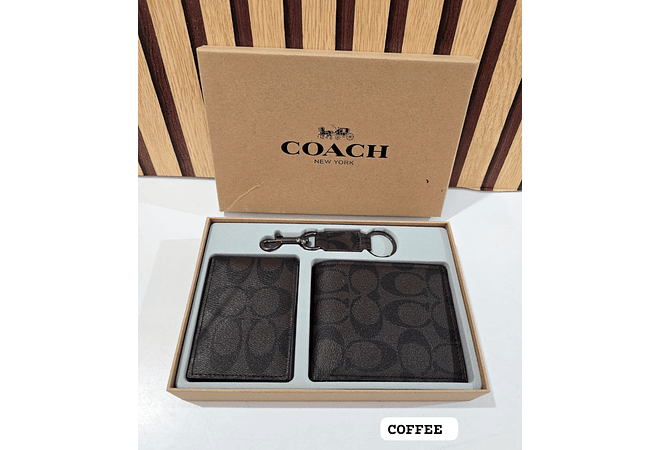 SET DE CARTERA + TARJETERO + LLAVERO IMITACIÓN COACH MOD# CHC-005