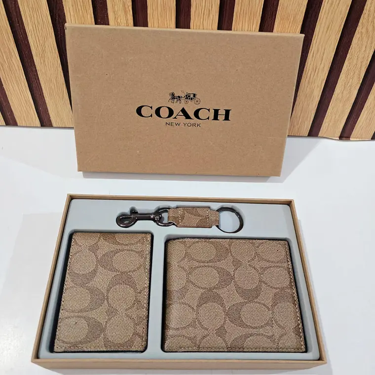 SET DE CARTERA + TARJETERO + LLAVERO IMITACIÓN COACH MOD# CHC-005 REINGRESO  1