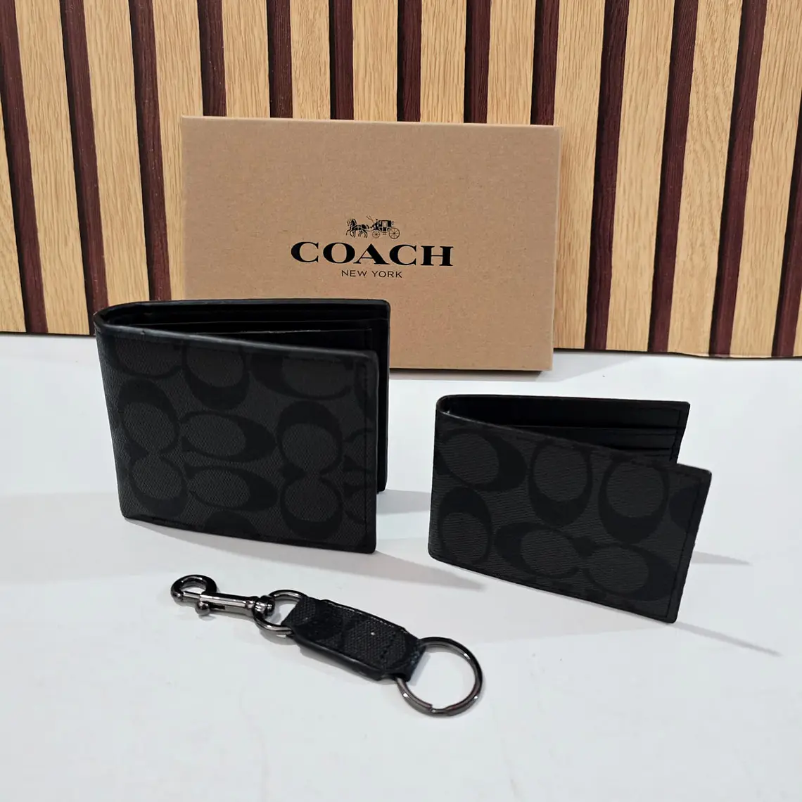SET DE CARTERA + TARJETERO + LLAVERO IMITACIÓN COACH MOD# CHC-005 REINGRESO  10