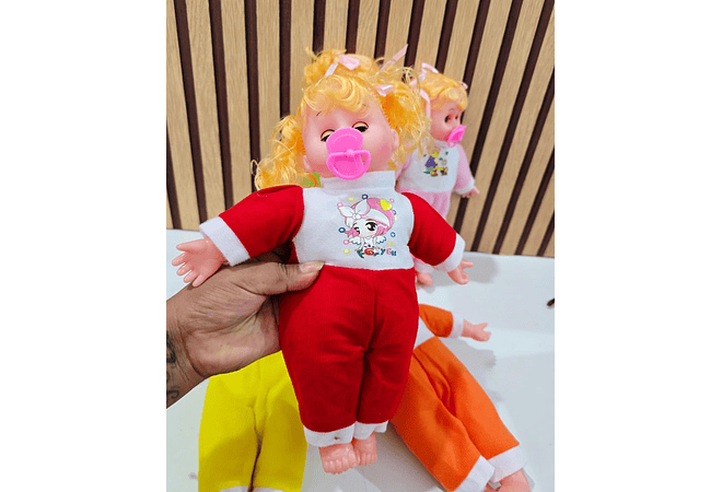 MUÑECA CON SONIDO AL AZAR MOD #NB-70