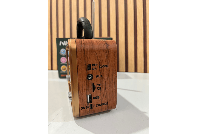 BOCINA RADIO CON RELOJ /VITAGE MOD# NS-8898BT📻