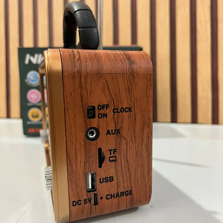 BOCINA RADIO CON RELOJ /VITAGE MOD# NS-8898BT📻 5