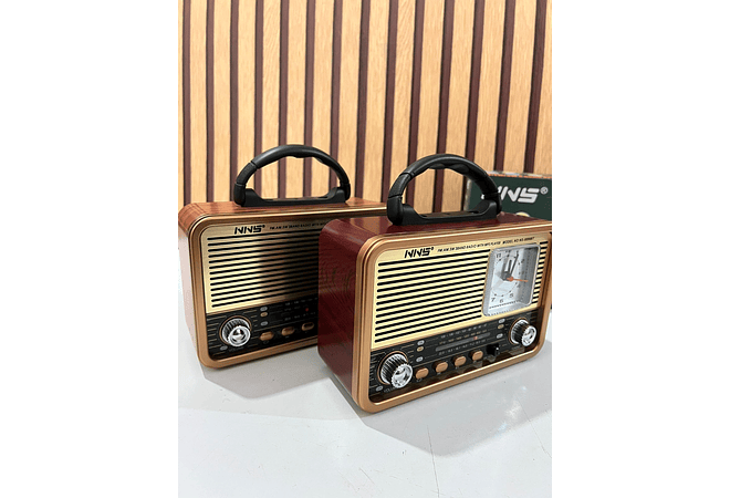 BOCINA RADIO CON RELOJ /VITAGE MOD# NS-8898BT📻