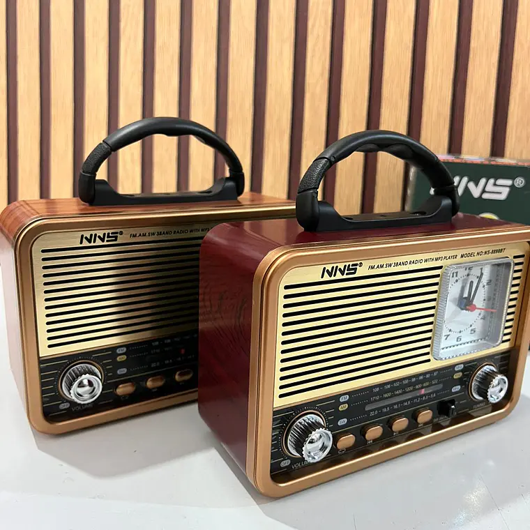 BOCINA RADIO CON RELOJ /VITAGE MOD# NS-8898BT📻 7