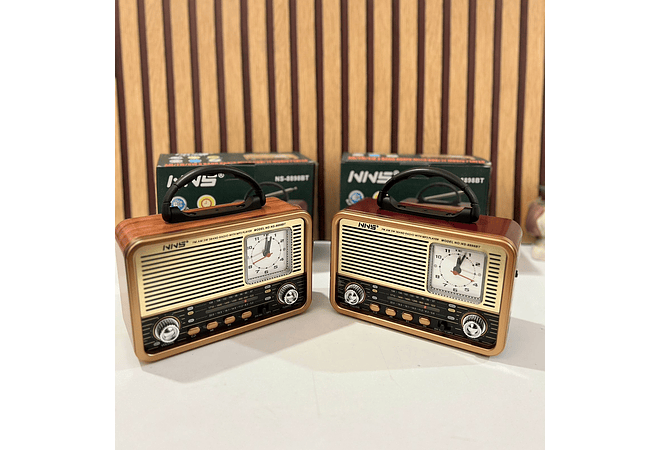 BOCINA RADIO CON RELOJ /VITAGE MOD# NS-8898BT📻