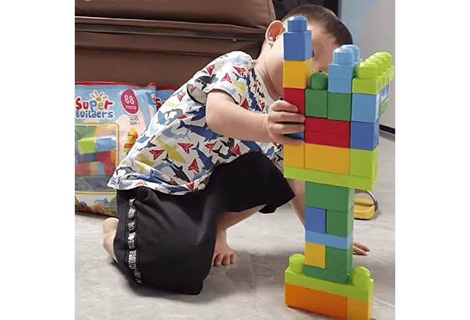 BOTE GRANDE CON 400 BLOQUES DE CONSTRUCCIÓN MOD# JX688-199