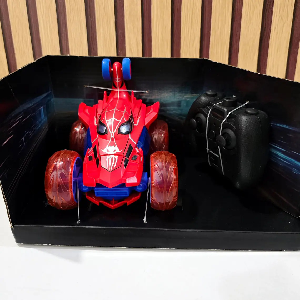 CARRO ACROBÁTICO DISEÑO SPIDERMAN CON CONTROL REMOTO MOD# KQ224053 2