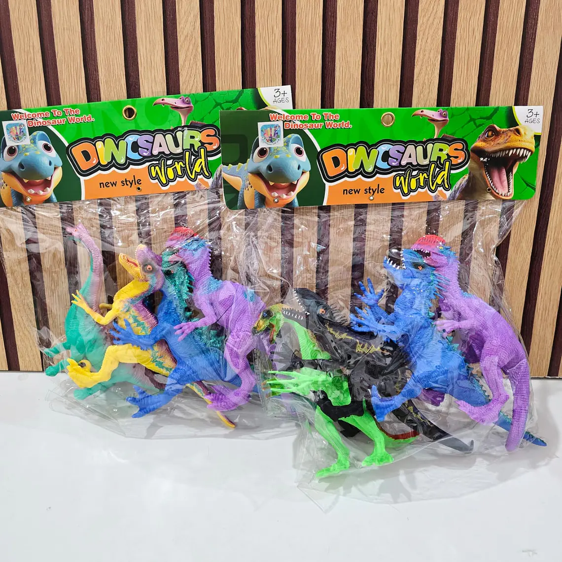 BOLSA CON 4 DINOSAURIOS GRANDES  (AL AZAR) MOD# VR-NBA1028 1