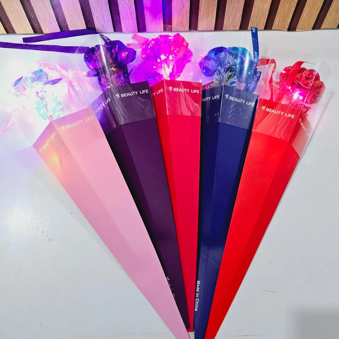 🌻PAQ DE 3 ROSAS ETERNAS CON LUZ LED COLORES TORNASOL MOD# 183 (AL AZAR)🌹 6