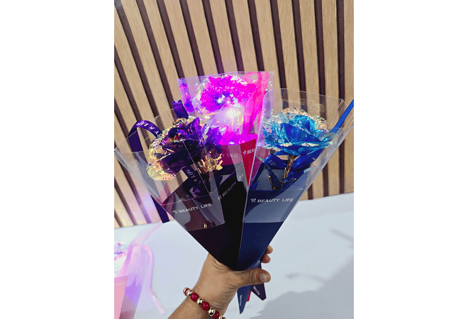 🌻PAQ DE 3 ROSAS ETERNAS CON LUZ LED COLORES TORNASOL MOD# 183 (AL AZAR)🌹