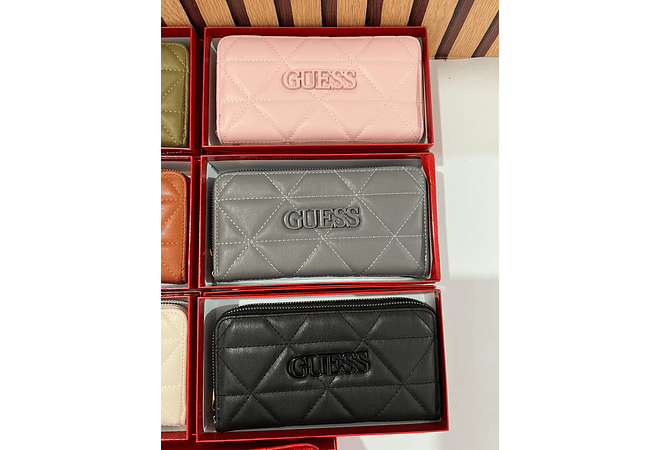 CARTERA PARA DAMA DOBLE CIERRE IMITACIÓN GUESS CAJITA ROJA MOD# GQ-119