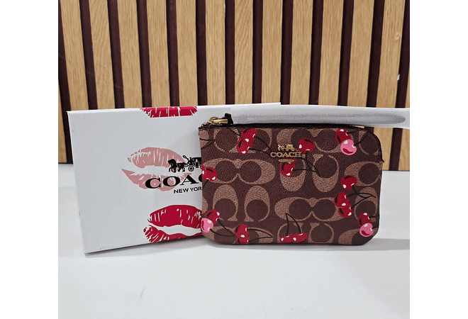 MONEDERO IMITACIÓN COACH VARIOS DISEÑOS MOD# BH008
