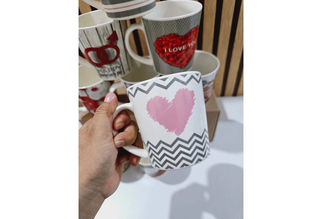 TAZAS DE CERÁMICA 350ML DISEÑO CORAZON  (AL AZAR) MOD# V CORTO 24QR581, 574 O 573🥰🌹