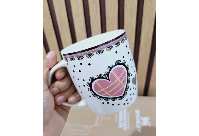 TAZA DE CERÁMICA 350ML"DÍA DEL AMOR Y LA AMISTAD" DISEÑO OVALADO (AL AZAR)MOD# 24QR511, 572, 507, 508, O 529🥰