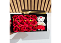 CAJITA CON 12 FLORES DE JABON + OSITO MOD# QR-51🧸🧼🌷