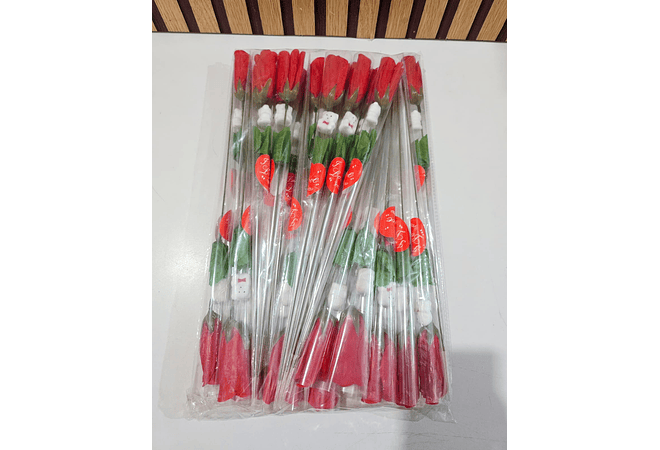 PAQ DE 3 ROSAS ARTIFICIALES ROJAS CHICAS CON OSITO MOD# FU-41 🧸🥰