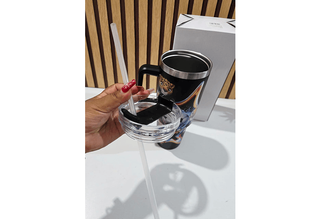 TERMO CON AGARRADERA /PERSONAJES FIFA (1150 ML) MOD# 8298