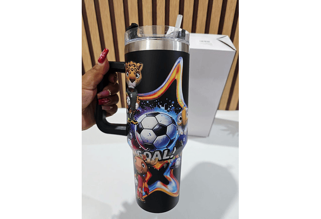 TERMO CON AGARRADERA /PERSONAJES FIFA (1150 ML) MOD# 8298