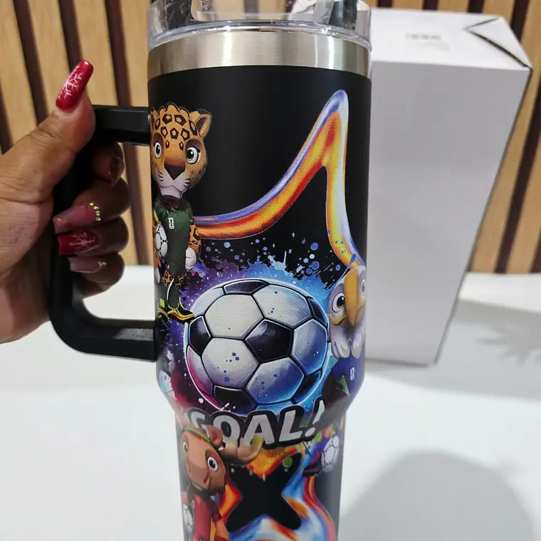 TERMO CON AGARRADERA /PERSONAJES FIFA MUNDIAL (1150 ML) MOD# 8298 3