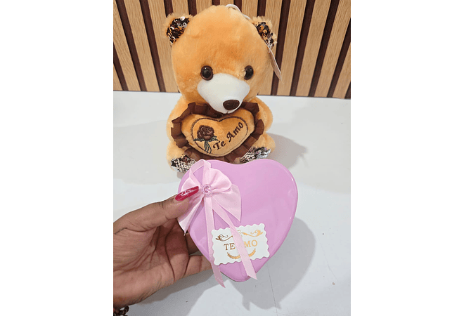 CORAZÓN DE METAL CON ROSAS Y OSITO (NO INCLUYE EL OSO CAFE) MOD# W261-1