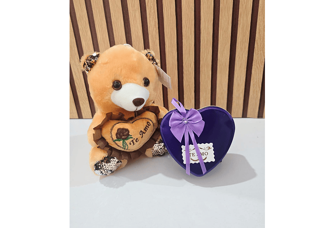 CORAZÓN DE METAL CON ROSAS Y OSITO (NO INCLUYE EL OSO CAFE) MOD# W261-1