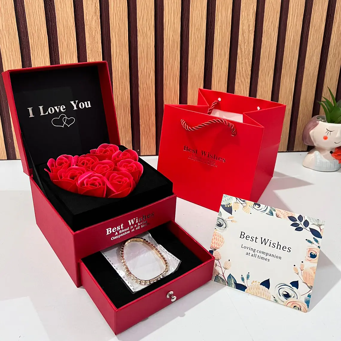 ALHAJERO CON ROSAS ETERNAS DE JABON Y PULSERA (BOLSA+ TARJETITA) MOD# 718🧼🫧 1