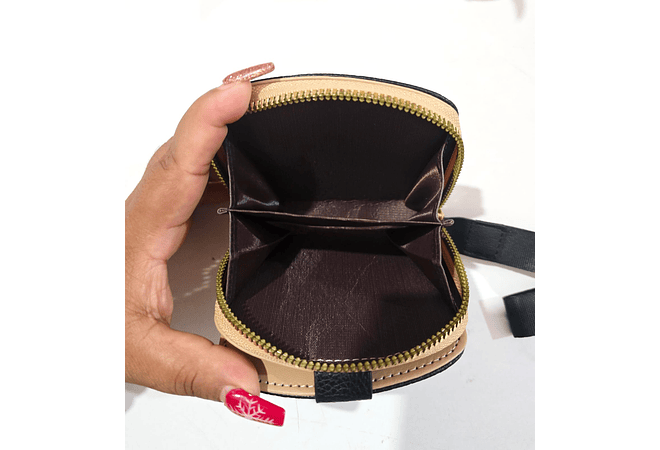 CARTERA/MONEDERO LOVE CON BROCHE MOD# WLW-5-51