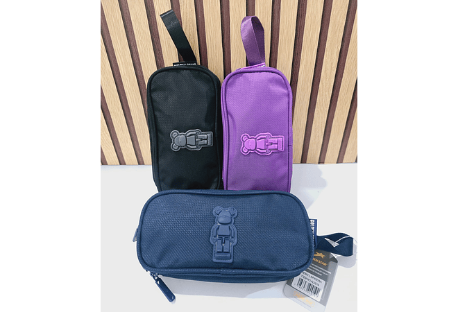 LAPICERA CON 3 CIERRES ORIGINAL COLORES LISOS OSITO (AL AZAR) MOD# SL001PC