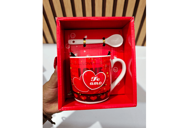JUEGO DE TAZA CON CUCHARA EN CAJITA AMOR Y AMISTAD  VARIOS MOD: LA888, 579, 886, 623...