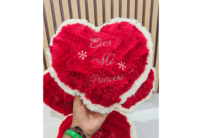 ALMOHADA EN FORMA DE CORAZÓN AL AZAR 😍