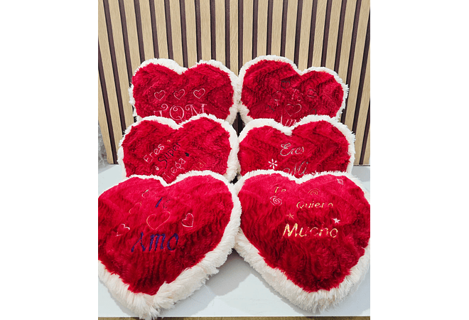 ALMOHADA EN FORMA DE CORAZÓN AL AZAR 😍