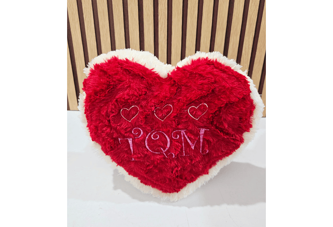 ALMOHADA EN FORMA DE CORAZÓN AL AZAR 😍