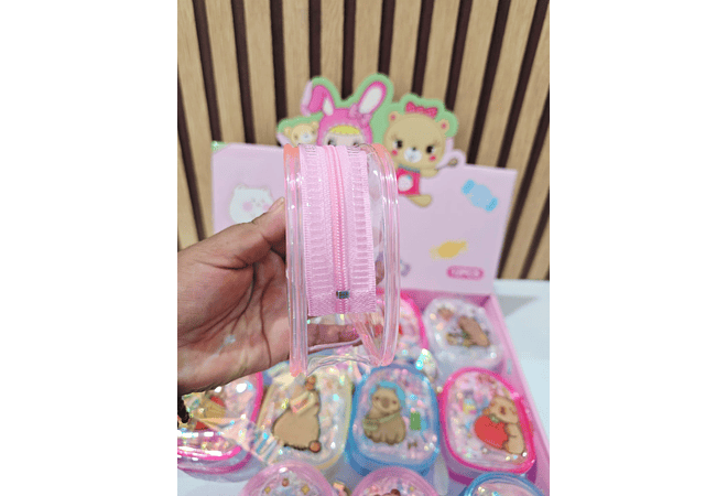 MONEDERITO TRANSPARENTE ACABADO TORNASOL DISEÑO CAPIBARA MOD# WJY-1X (AL AZAR)