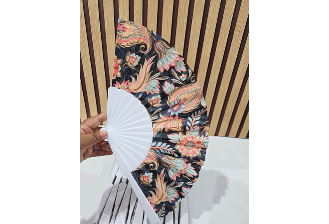 1 ABANICO VARIOS MODELOS AL AZAR