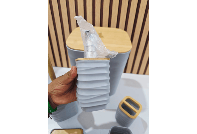 SET DE 6 PZ PARA BAÑO CON TAPA DE MADERA MOD# BH0204083