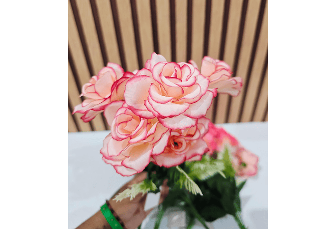 RAMO PEQUEÑO CON 6 ROSAS DE UN SOLO COLOR MOD# M/SG4810 🌹🌻