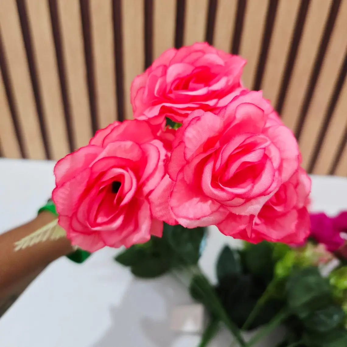 RAMO PEQUEÑO CON 6 ROSAS DE UN SOLO COLOR MOD# M/SG4810 🌹🌻 4
