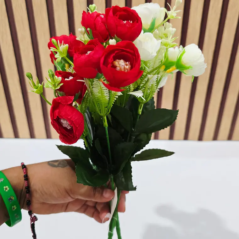 🌷RAMO CHICO DE FLORES BLANCAS O ROJAS MOD# M/SG4803  ❤️ 3