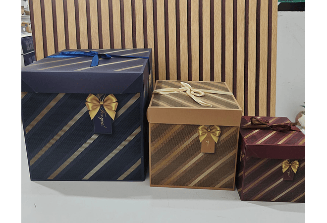 1 CAJA DE REGALO COLOR AL AZAR GRANDE, MEDIANA Y CHICA  🎁 💲PRECIO POR TAMAÑO: